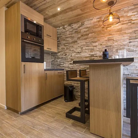 Jalp Apartment *